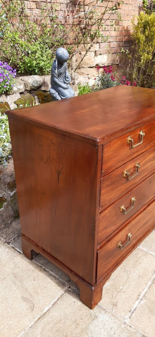 SMALL MAHOGANY GEORGIAN CHEST OF DRAWERS - ADDITIONAL PHOTO 5