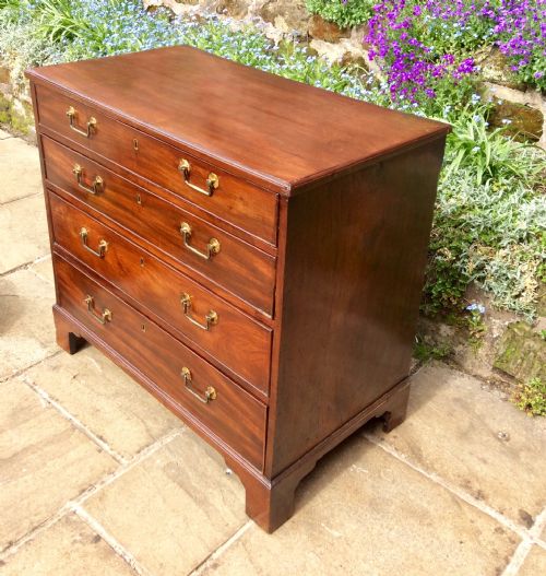 SMALL MAHOGANY GEORGIAN CHEST OF DRAWERS - ADDITIONAL PHOTO 7