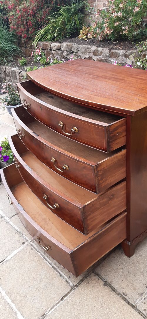 GEORGIAN BOW FRONT MAHOGANY CHEST OF DRAWERS - ADDITIONAL PHOTO 3