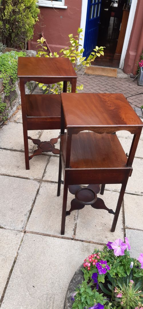 A MATCHED PAIR OF GEORGIAN BEDSIDE TABLES - ADDITIONAL PHOTO 4