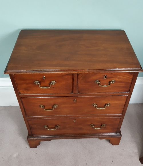 RARE SMALL GEORGIAN CHEST OF DRAWERS - ADDITIONAL PHOTO 1