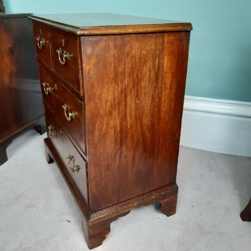 RARE SMALL GEORGIAN CHEST OF DRAWERS - ADDITIONAL PHOTO 3