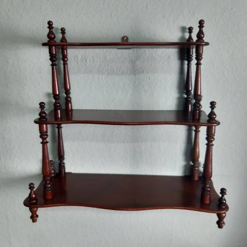 victorian mahogany hanging shelves - CATEGORY: ANTIQUE FURNITURE - DATED VICTORIAN