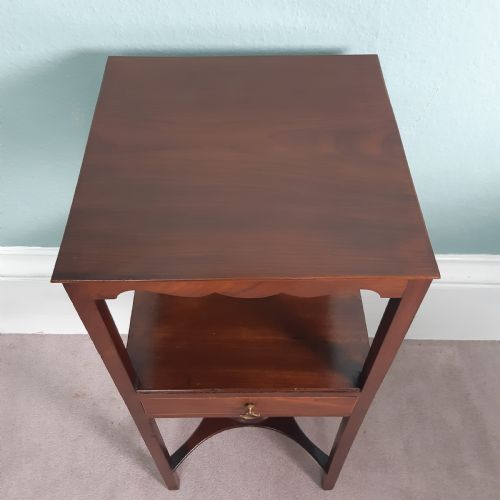 GEORGIAN MAHOGANY BEDSIDE TABLE - ADDITIONAL PHOTO 2