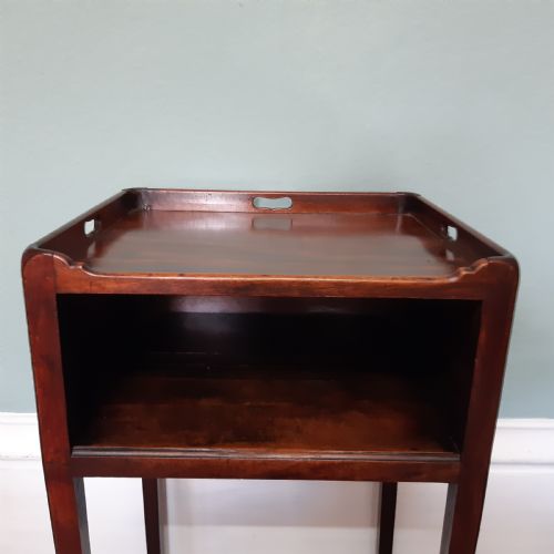 GEORGIAN MAHOGANY BEDSIDE TABLE - ADDITIONAL PHOTO 3