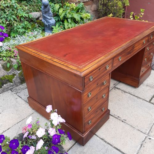 LARGE MAHOGANY PEDESTAL DESK VICTORIAN - ADDITIONAL PHOTO 1