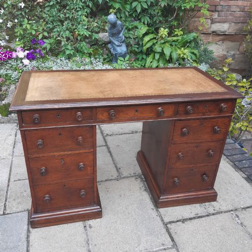 oak pedestal desk - CATEGORY: ANTIQUE DESKS - DATED VICTORIAN