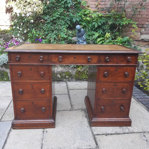 OAK PEDESTAL DESK - ADDITIONAL PHOTO 1