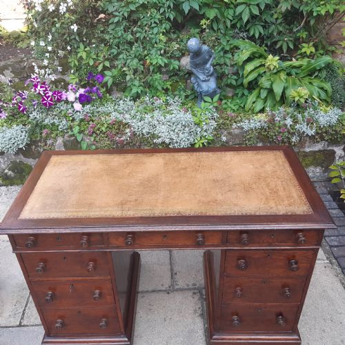 OAK PEDESTAL DESK - ADDITIONAL PHOTO 2