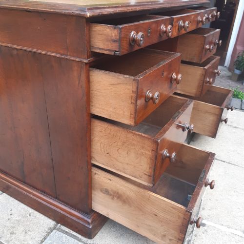 OAK PEDESTAL DESK - ADDITIONAL PHOTO 4