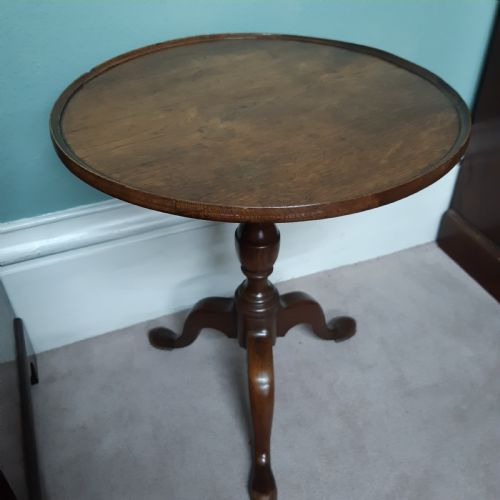 SMALL OAK TRIPOD TABLE - ADDITIONAL PHOTO 5