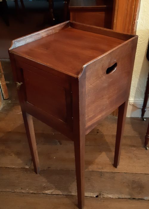 MAHOGANY BEDSIDE CUPBOARD - ADDITIONAL PHOTO 6