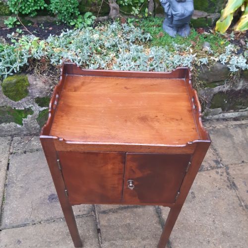 PRETTY GEORGIAN BEDSIDE CUPBOARD - ADDITIONAL PHOTO 2