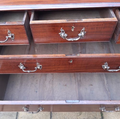 GEORGIAN MAHOGANY CHEST OF DRAWERS - ADDITIONAL PHOTO 5