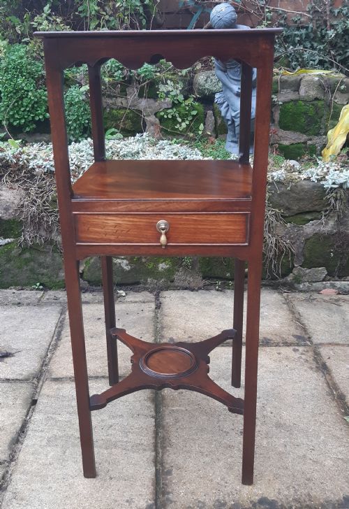 A GEORGIAN MAHOGANY BEDSIDE TABLE - ADDITIONAL PHOTO 4