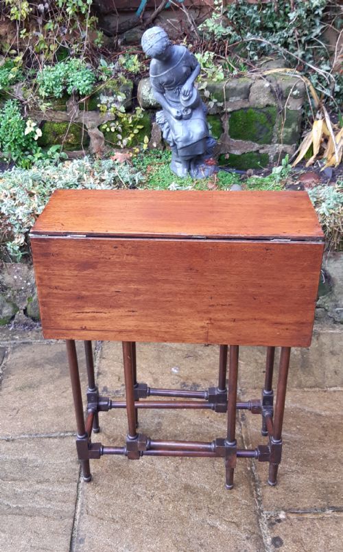 SMALL SPIDER LEG TABLE - ADDITIONAL PHOTO 3
