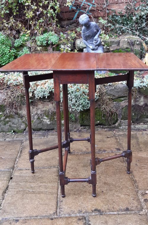 SMALL SPIDER LEG TABLE - ADDITIONAL PHOTO 5