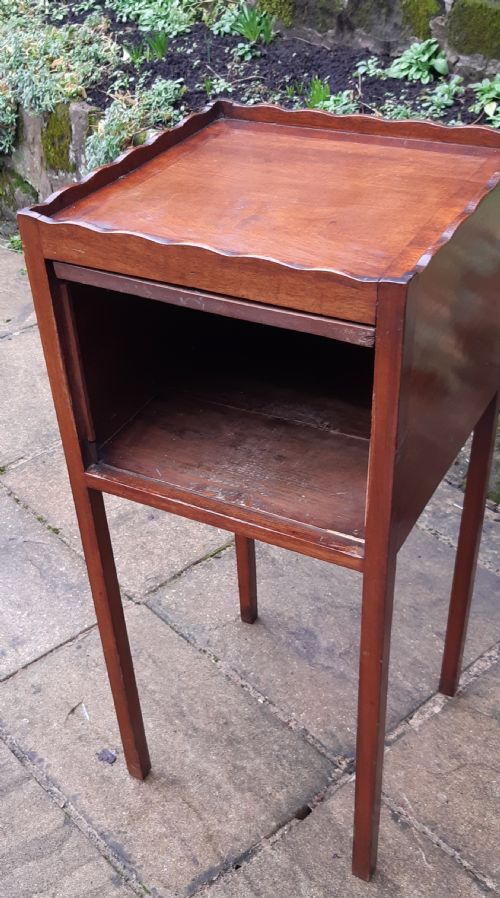 MAHOGANY BEDSIDE CUPBOARD - ADDITIONAL PHOTO 4
