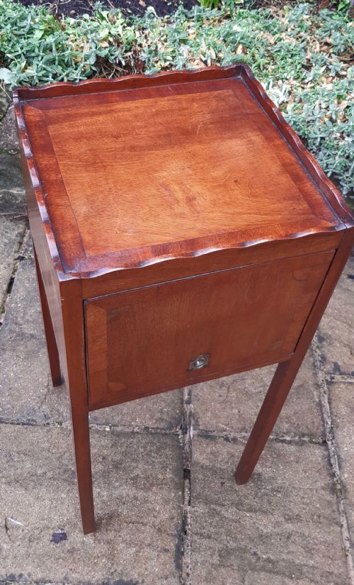 MAHOGANY BEDSIDE CUPBOARD - ADDITIONAL PHOTO 5
