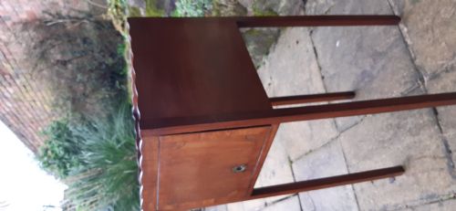 MAHOGANY BEDSIDE CUPBOARD - ADDITIONAL PHOTO 6