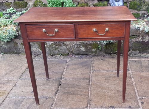 oak 18th century side table - CATEGORY: ANTIQUE TABLES - DATED 18TH CENTURY