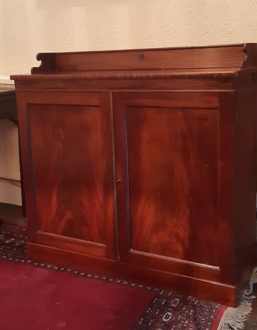 PRETTY MAHOGANY GEORGIAN SIDE CABINET - ADDITIONAL PHOTO 1