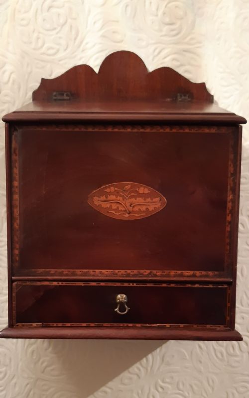 pretty georgian 18th century candle box - CATEGORY: ANTIQUE BOXES - DATED 18TH CENTURY