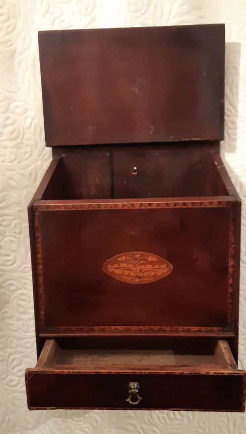 PRETTY GEORGIAN 18TH CENTURY CANDLE BOX - ADDITIONAL PHOTO 1