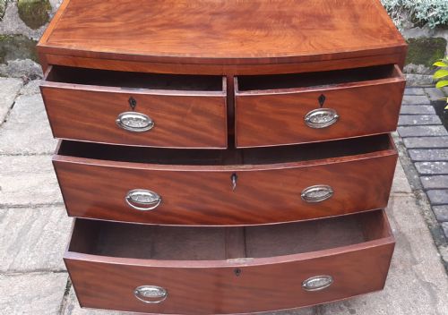 SMALL BOW FRONTED CHEST OF DRAWERS - ADDITIONAL PHOTO 3