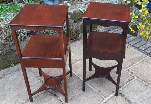 A MATCHED PAIR OF BEDSIDE TABLES - ADDITIONAL PHOTO 4