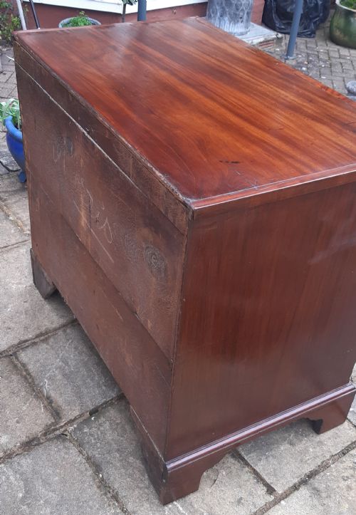 SMALL GEORGIAN CHEST OF DRAWERS - ADDITIONAL PHOTO 8