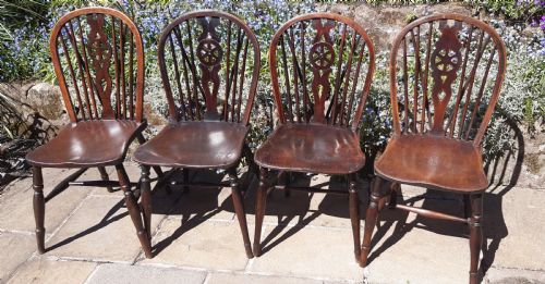4 wheelback windsor chairs - CATEGORY: ANTIQUE CHAIRS - DATED 19TH CENTURY