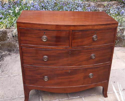 small bowfront or bow fronted georgian chest of drawers - CATEGORY: ANTIQUE CHEST OF DRAWERS - DATED 1800