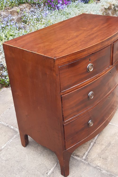 SMALL BOWFRONT OR BOW FRONTED GEORGIAN CHEST OF DRAWERS - ADDITIONAL PHOTO 3
