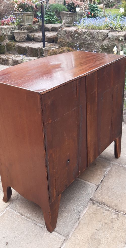SMALL BOWFRONT OR BOW FRONTED GEORGIAN CHEST OF DRAWERS - ADDITIONAL PHOTO 4