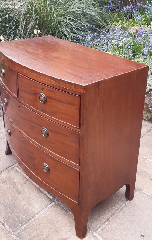 SMALL BOWFRONT OR BOW FRONTED GEORGIAN CHEST OF DRAWERS - ADDITIONAL PHOTO 5