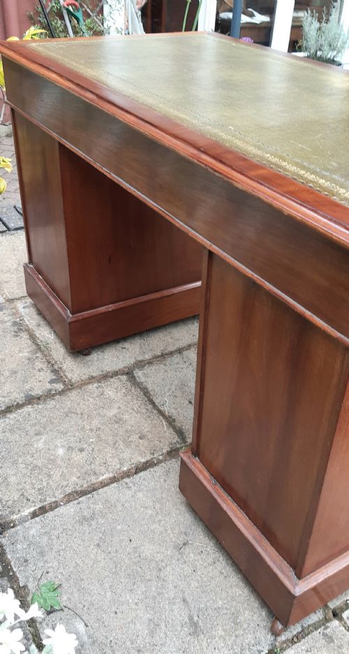 VICTORIAN MAHOGANY PEDESTAL DESK - ADDITIONAL PHOTO 7