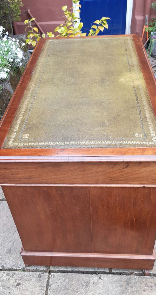 VICTORIAN MAHOGANY PEDESTAL DESK - ADDITIONAL PHOTO 8