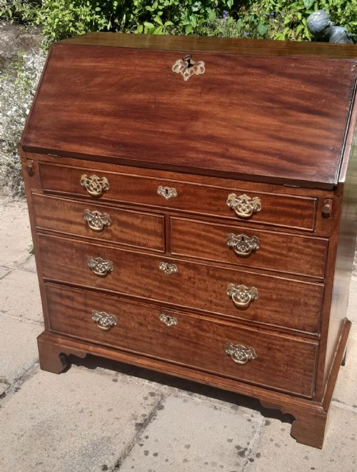 SMALL GEORGIAN MAHOGANY BUREAU - ADDITIONAL PHOTO 4