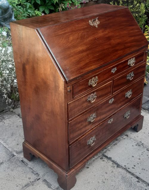 SMALL GEORGIAN MAHOGANY BUREAU - ADDITIONAL PHOTO 6