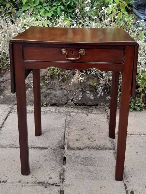 small georgian side table - CATEGORY: ANTIQUE TABLES - DATED GEORGIAN