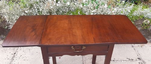 SMALL GEORGIAN SIDE TABLE - ADDITIONAL PHOTO 3