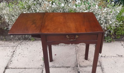 SMALL GEORGIAN SIDE TABLE - ADDITIONAL PHOTO 4