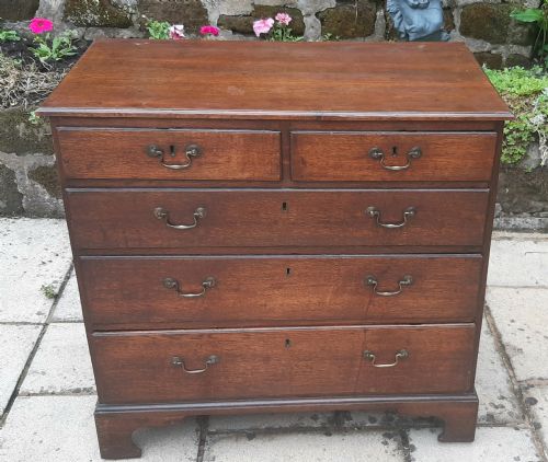 a small oak georgian chest of drawers - CATEGORY: ANTIQUE CHEST OF DRAWERS - DATED 1750