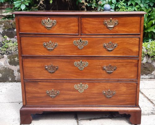 GEORGIAN MAHOGANY CHEST OF DRAWERS - ADDITIONAL PHOTO 1
