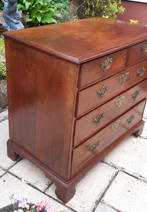 GEORGIAN MAHOGANY CHEST OF DRAWERS - ADDITIONAL PHOTO 5