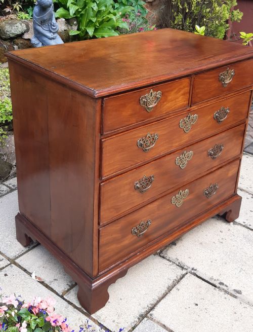 GEORGIAN MAHOGANY CHEST OF DRAWERS - ADDITIONAL PHOTO 6