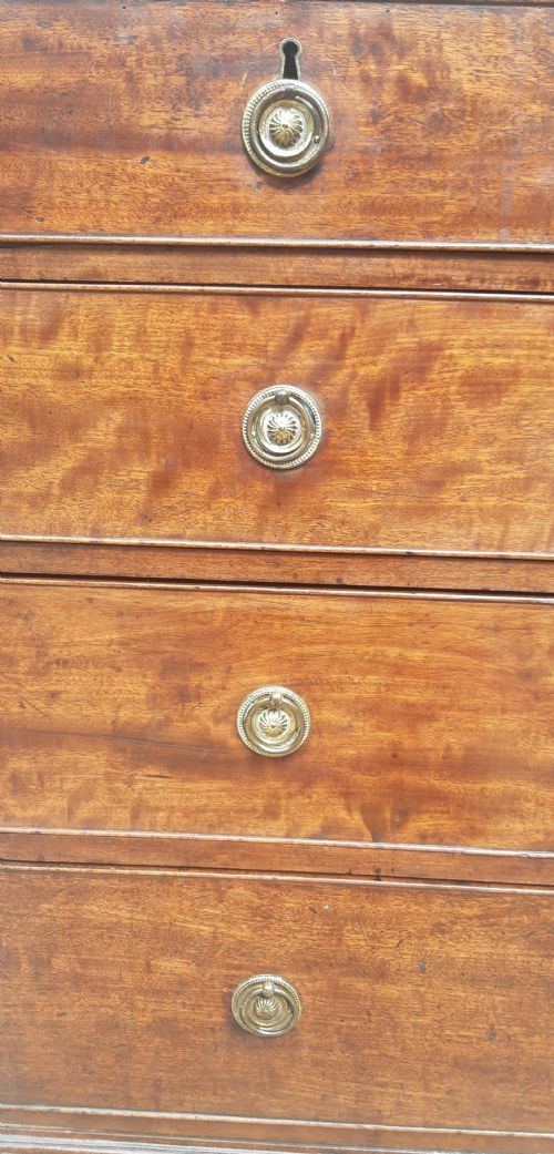 GEORGIAN MAHOGANY CHEST OF DRAWERS - ADDITIONAL PHOTO 1