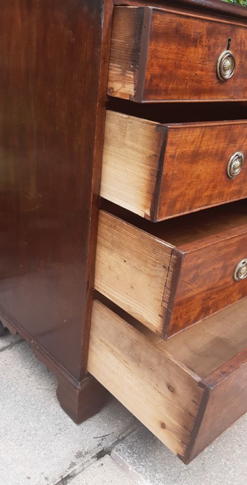 GEORGIAN MAHOGANY CHEST OF DRAWERS - ADDITIONAL PHOTO 2