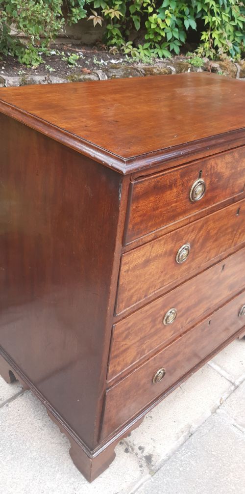GEORGIAN MAHOGANY CHEST OF DRAWERS - ADDITIONAL PHOTO 4